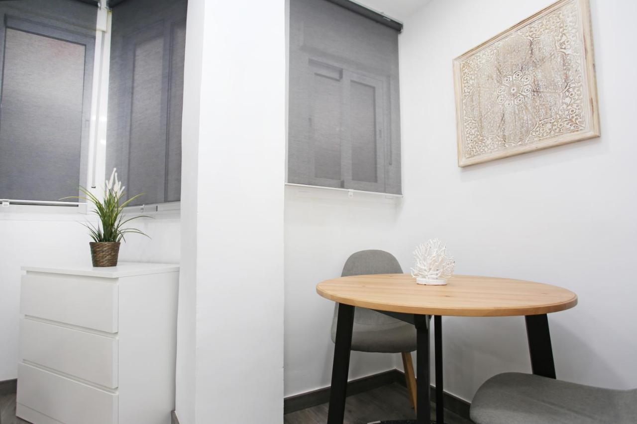 マラガApartamento En Calle Mendoza - Zona Huelin & 300 Mts De La Playaアパートメント エクステリア 写真